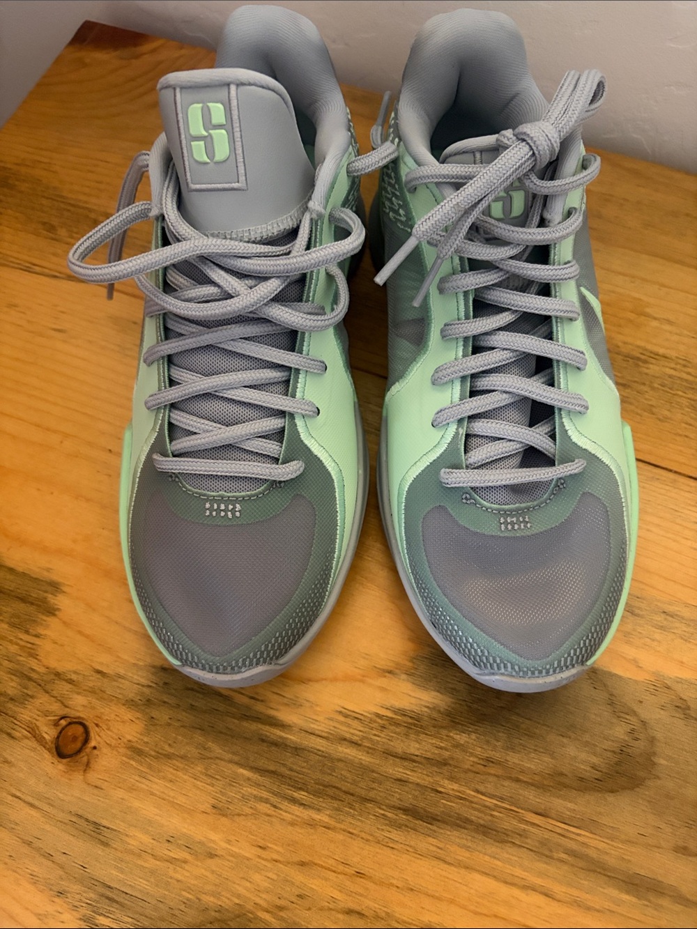 Nike Women's Athletic Sneakers Mint and Gray